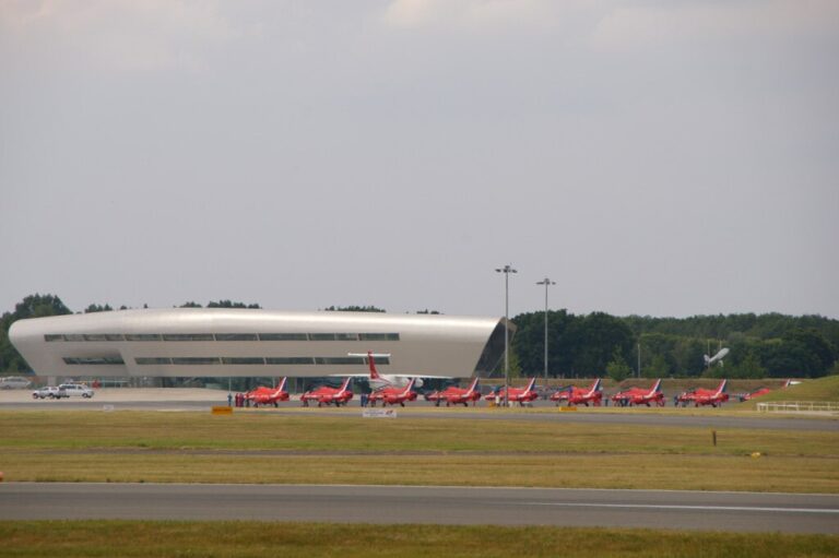 Farnborough Airport by Christine Matthews, CC BY-SA 2.0 , via Wikimedia Commons